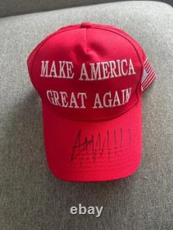 Casquette MAGA 45-47 signée et autographiée par le Président Donald Trump avec certificat d'authenticité