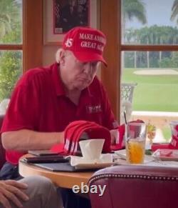 Casquette MAGA Rouge OFFICIELLE Autographiée par le Président DONALD TRUMP avec Signature COMPLÈTE et Certificat d'Authenticité