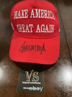 Casquette MAGA Rouge Signée et Autographiée par Donald J. Trump avec Certificat d'Authenticité