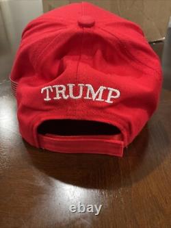 Casquette MAGA Rouge Signée et Autographiée par Donald J. Trump avec Certificat d'Authenticité