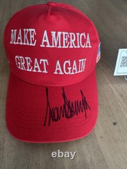 Casquette MAGA signée/autographiée par le président Donald Trump avec certificat d'authenticité