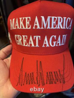 Casquette MAGA signée par Trump