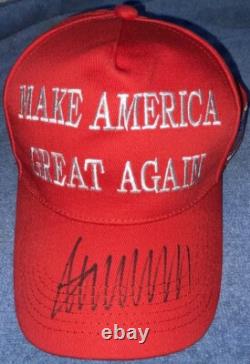 Casquette MAGA signée par le Président Donald Trump avec certificat d'authenticité 45-47 EN BON ÉTAT