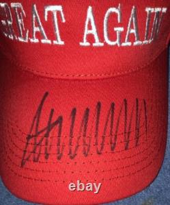 Casquette MAGA signée par le Président Donald Trump avec certificat d'authenticité 45-47 EN BON ÉTAT
