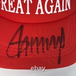 Casquette MAGA signée par le président Donald Trump avec drapeau 45-47 autographe COA hologramme