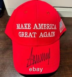 Casquette signée Donald Trump MAGA Hat comprend COA