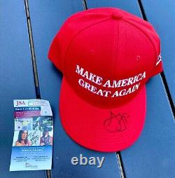 Casquette signée 'Ivanka Trump Make American Great Again' avec certificat d'authenticité JSA COA Donald Trump 2024 B