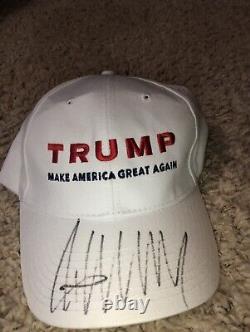 Casquette signée par Donald Trump