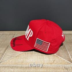 Casquette signée par le Président Donald Trump avec lettre d'authenticité LOA COA AutographCOA ACOA MAGA