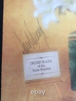 Catalogue immobilier du Trump Plaza signé par Donald Trump, authentifié par JSA