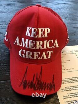 Chapeau 'Keep America Great' signé par le président Donald J. Trump, authentifié par la JSA