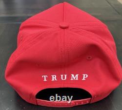 Chapeau MAGA authentique dédicacé signé par le Président Donald J Trump. Certificat d'authenticité Beckett.