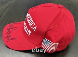 Chapeau MAGA authentique dédicacé signé par le Président Donald J Trump. Certificat d'authenticité Beckett.