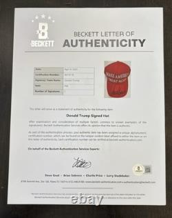 Chapeau MAGA authentique dédicacé signé par le Président Donald J Trump. Certificat d'authenticité Beckett.