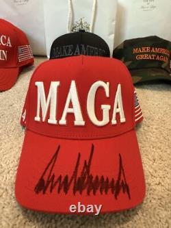 Chapeau MAGA authentique signé par Donald J Trump de Mar-a-Lago