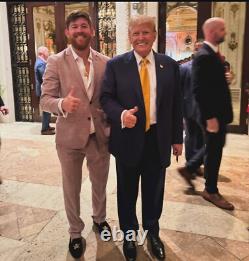 Chapeau MAGA authentique signé par Donald J Trump de Mar-a-Lago