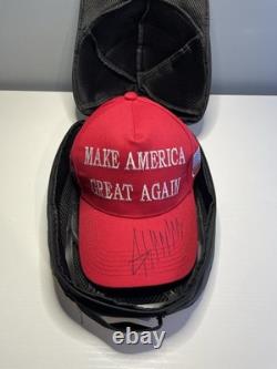 Chapeau MAGA signé par Donald Trump avec certification, protection et boîte d'affichage