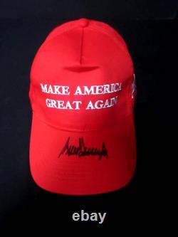 Chapeau MAGA signé par Donald Trump avec un COA - Autographié Trump Make America Great Again