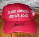 Chapeau "make America Great Again" Dédicacé Par Le Président Donald Trump Avec Certificat D'authenticité Et Hologramme