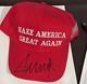 Chapeau Make America Great Again Signé Par Donald Trump Avec Certificat D'authenticité