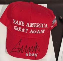 Chapeau Make America Great Again signé par Donald Trump avec certificat d'authenticité