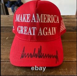Chapeau rouge MAGA 45 signé par Trump 100% authentique