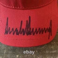 Chapeau rouge MAGA 45 signé par Trump 100% authentique