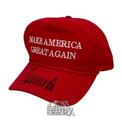 Chapeau rouge 'Make America Great Again' signé par Donald Trump avec certification JSA LOA