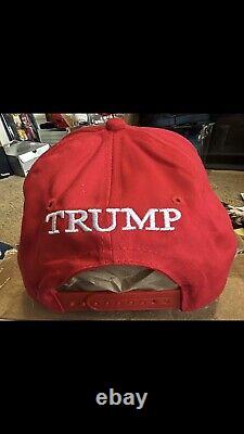 Chapeau rouge ajustable (MAGA) signé par Donald Trump BECKETT COA