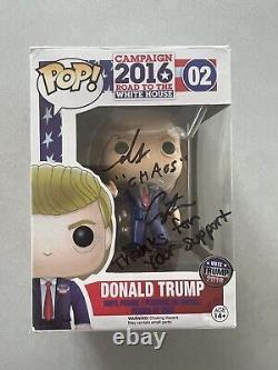 Colby Covington a signé un Funko Pop de Donald Trump avec un certificat d'authenticité Beckett BAS UFC 02.