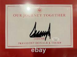 Collage encadré avec autographe du Président Donald J. Trump, avec lettre d'authenticité JSA complète