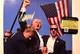 Donald Trump Photo 8x10 Sign&eacute;e Maga Autographe Original Authentique G&Eacute;nuien Avec Certificat D&rsquo;authenticit&eacute; (coa)