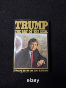 DONALD TRUMP SIGNÉ COUVERTURE RIGIDE The Art of the Deal Édition officielle de l’élection 2016
