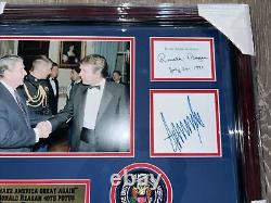 Donald J Trump Ronald Reagan Facsimile Autograph Custom Framed 20x16 Collage<br/>  	
	  <br/> Traduction en français : Collage encadré sur mesure avec autographe en fac-similé de Donald J Trump et Ronald Reagan de 20x16