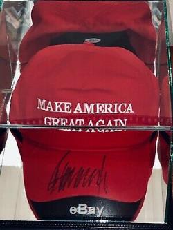 Donald Trump A Signé Les États-unis Fait Cali-fame De Chapeau Maga Rouge Psa / Adn Coa Extrêmement Rare