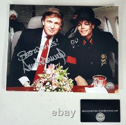 Donald Trump A Signé Une Photo Autographiée Avec L’aoc Avec Le Président Michael Jackson