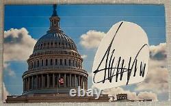 Donald Trump Autographed Signed Cut BAS Beckett LOA
<br/> <br/>La traduction en français est: Donald Trump Autographed Signed Cut BAS Beckett LOA