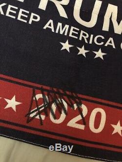 Donald Trump Autographié Signé 2020 Keep America Great 12x18 Drapeau Lawn