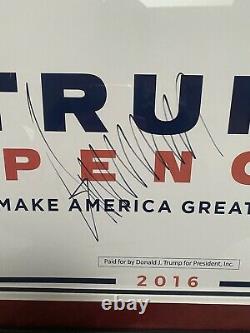Donald Trump Autographié Signé Signe De Ralliement Psa Authentifié Et Encadré