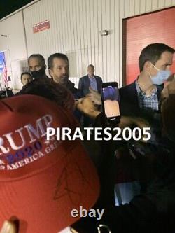 Donald Trump Jr a signé le panneau de campagne Make America Great Again 2020 Maga Jsa Coa