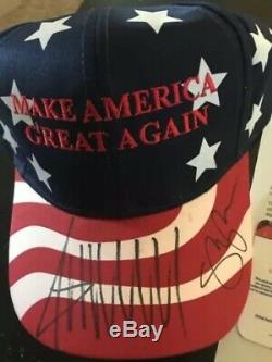 Donald Trump & Mike Pence Dual Signé 2016 Chapeau Maga Rouge Coa Loa Global Ga