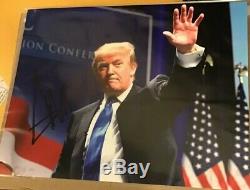 Donald Trump Signé Autographié 8x10''45th Président '' Waving De Nice