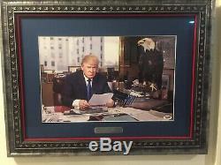 Donald Trump Signé Encadré Par Coutume Emmêlée Photo 11x17 American Eagle Psa / Adn Coa
