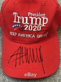 Donald Trump Signé Keep America Grande 2020 Red Hat Avec Coa