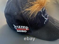 Donald Trump Signe La Main Crazy Hair Maga Hat