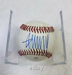 Donald Trump Signée À La Main Autographed Baseball Coa / Cube