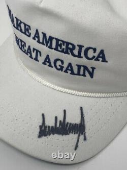 Donald Trump Signée À La Main Maga Officiel Blanc Snapback Hat Président Autographié