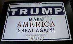 Donald Trump a SIGNÉ l'affiche de campagne MAGA White 2016 avec autographe JSA LOA.