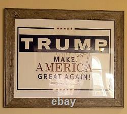 Donald Trump a SIGNÉ l'affiche de campagne MAGA White 2016 avec autographe JSA LOA.