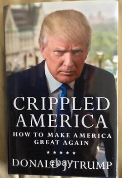 Donald Trump a signé 'Crippled America' en personne à la Trump Tower de New York, première édition.